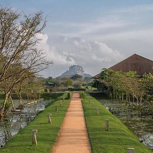 Water Garden Sigiriya - 30 Chic Designed Private Villas Overlooking Sigiriya